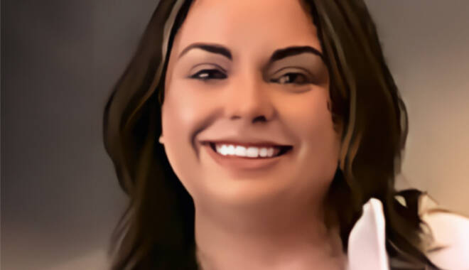 Headshot of Mauria Uhlik